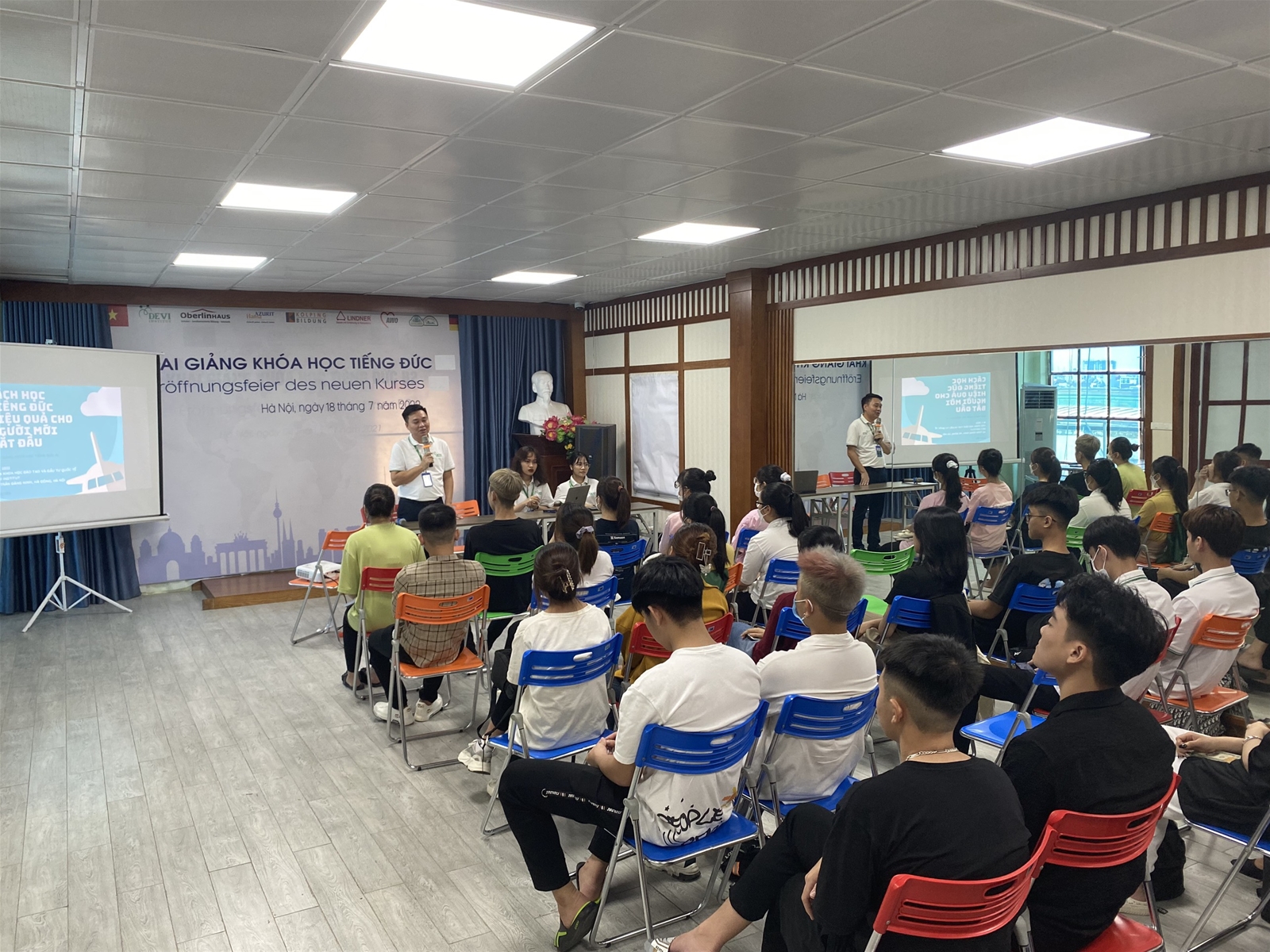 Không khí khai giảng 2 lớp tiếng Đức A1 tại DEVI - Lịch khai giảng tiếp theo