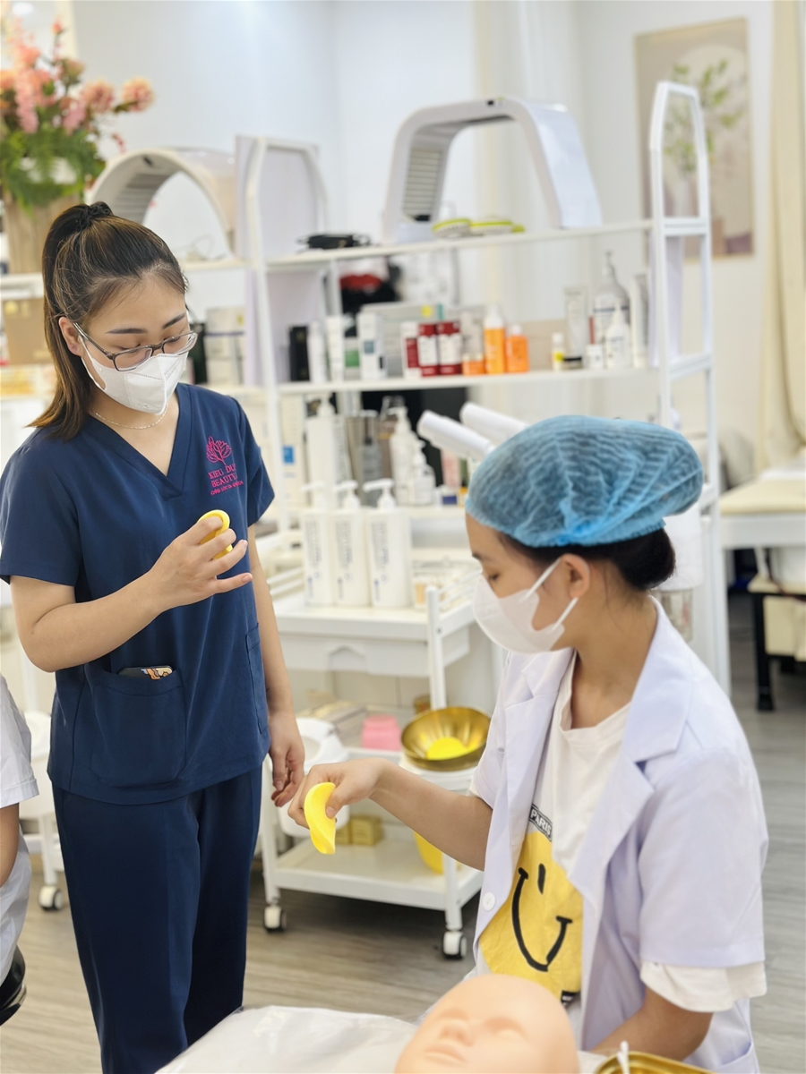 Những hình ảnh đẹp của các bạn Học viên ngành: Chăm sóc sắc đẹp - Khóa: 2023 - 2025 của Trường Trung Cấp Việt - Nhật