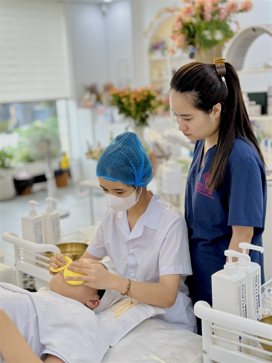 Những hình ảnh đẹp của các bạn Học viên ngành: Chăm sóc sắc đẹp - Khóa: 2023 - 2025 của Trường Trung Cấp Việt - Nhật